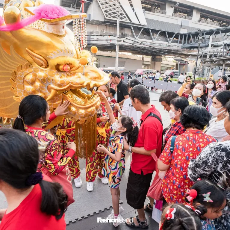 เชิดสิงโต เชิดมังกรทอง ตรุษจีน ห้างแฟชั่นไอส์แลนด์