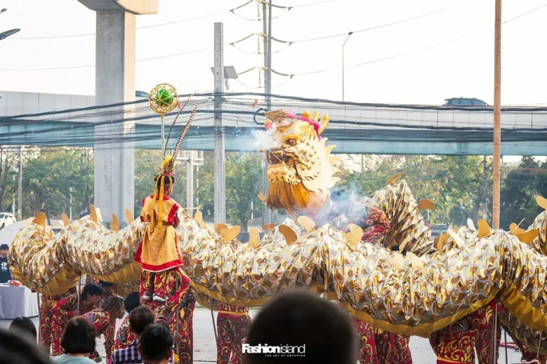 เชิดสิงโต เชิดมังกรทอง ตรุษจีน ห้างแฟชั่นไอส์แลนด์