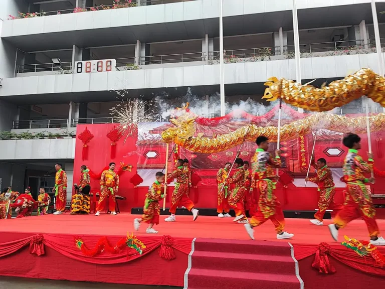 เชิดสิงโตตรุษจีน