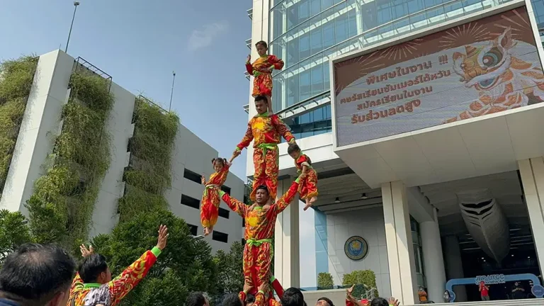 เชิดสิงโตตรุษจีน