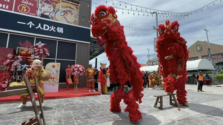 เขิดสิงโต เปิดร้านอาหาร