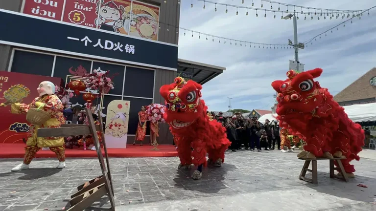 เขิดสิงโต เปิดร้านอาหาร