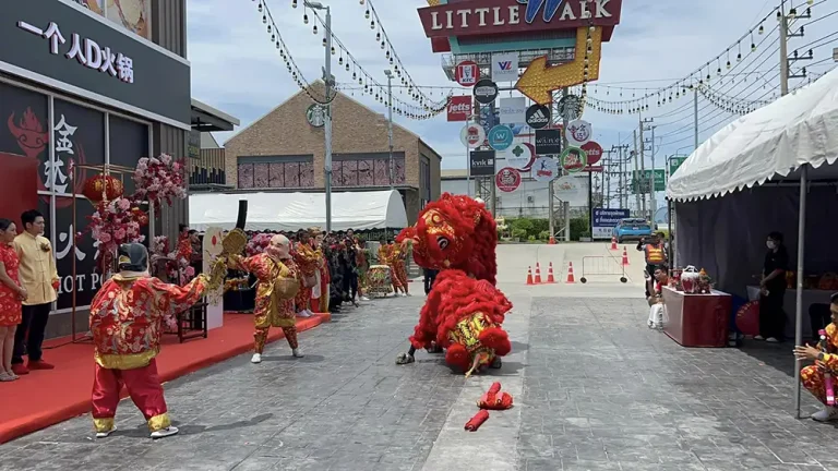 เขิดสิงโต เปิดร้านอาหาร