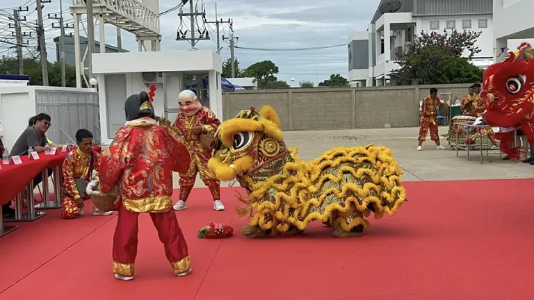 เชิดสิงโต เปิดโรงงาน