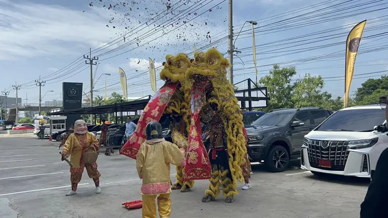 เชิดสิงโตสีทอง