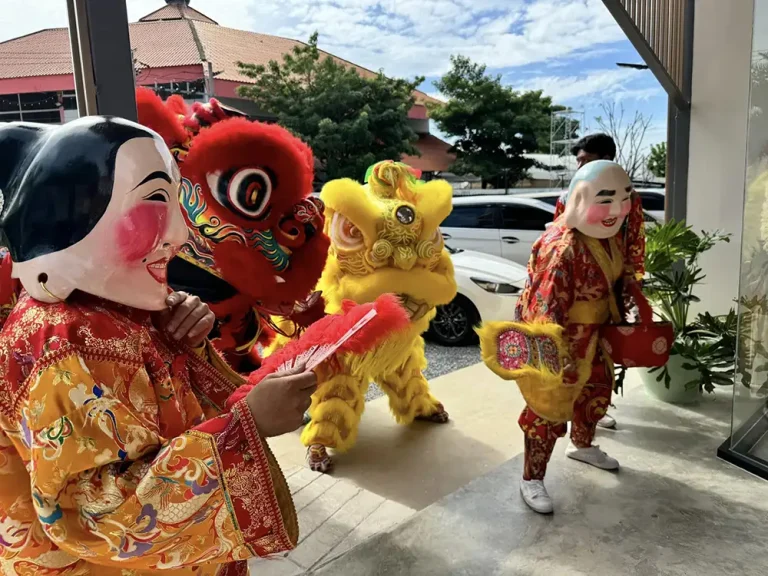 เชิดสิงโตเปิดร้านอาหาร